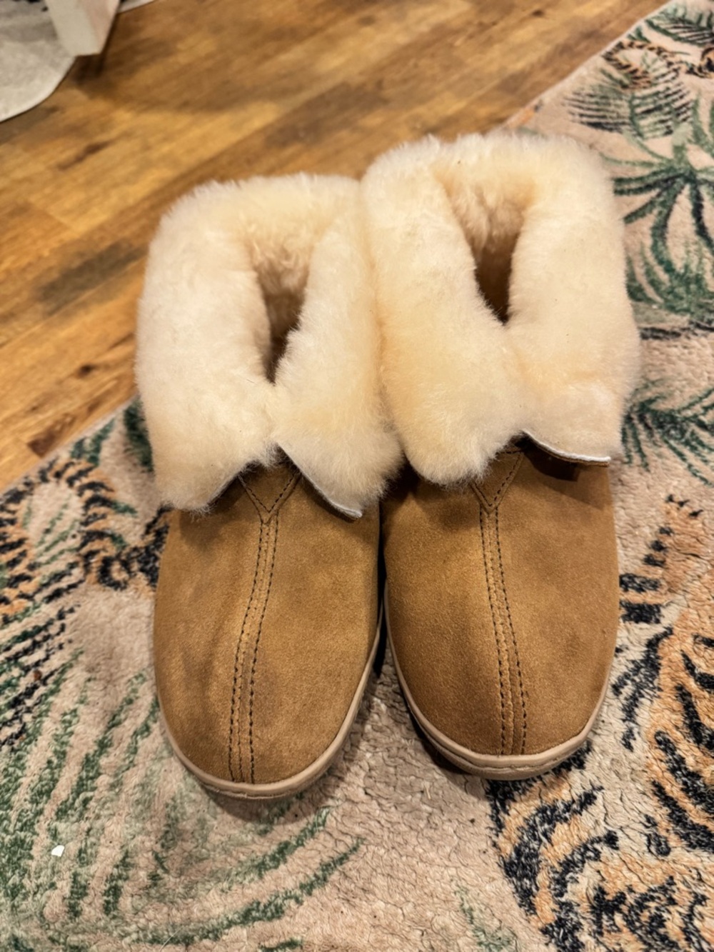 Minnetonka Plush Shearling-Lined Women's Suede Slippers - Chestnut